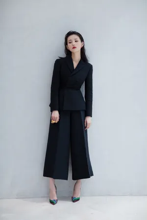 李一桐时尚大气活动写真图片