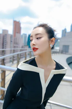 李纯性感干练写真图片_1