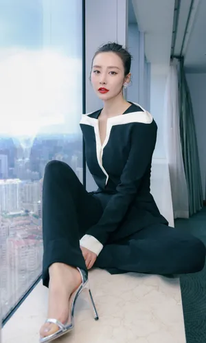 李纯性感干练写真图片_2