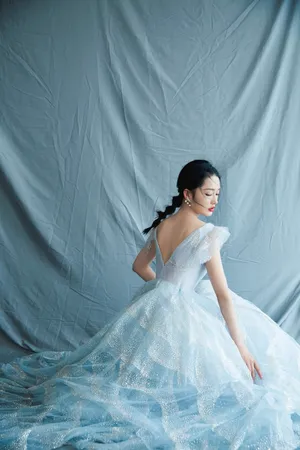 李沁黑白长裙性感写真图片_5