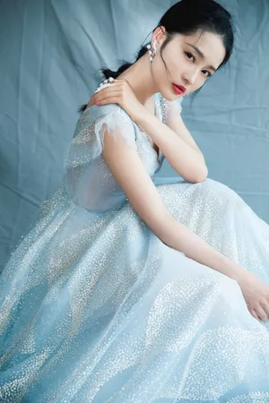 李沁黑白长裙性感写真图片_7