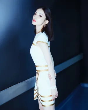 古力娜扎梦幻光影优雅写真图片_3