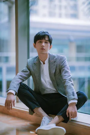成毅简洁小清新写真图片_2
