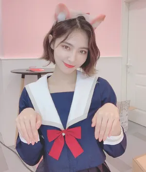 SNH48许佳琪制服秀甜美性感图片_2