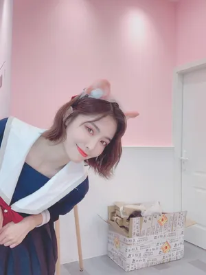 SNH48许佳琪制服秀甜美性感图片_4