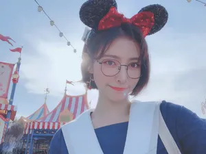 SNH48许佳琪制服秀甜美性感图片_10
