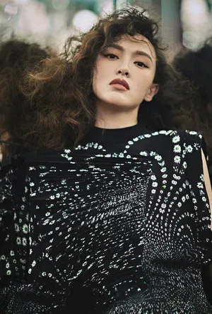唐嫣成熟妩媚时尚杂志写真大片_3