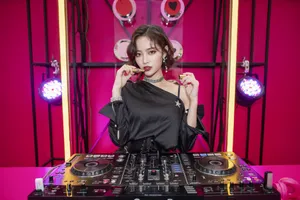 SNH48许佳琪魅力性感活动照图片