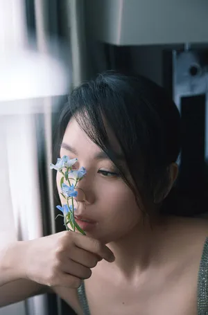 闫妮性感妩媚活动写真图片_2