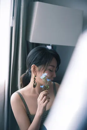 闫妮性感妩媚活动写真图片_5