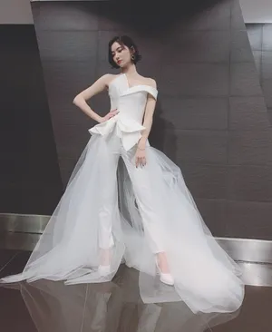 许佳琪低胸礼服性感魅力写真_2