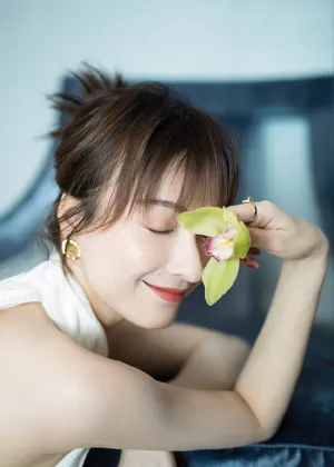 吴昕纯白甜美写真图片_3