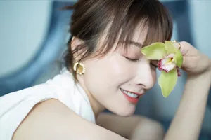 吴昕纯白甜美写真图片_4