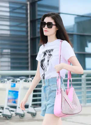 何穗机场私服简洁街拍图片