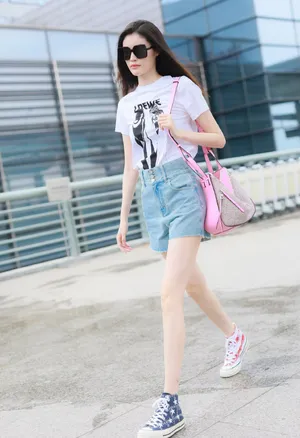 何穗机场私服简洁街拍图片_3