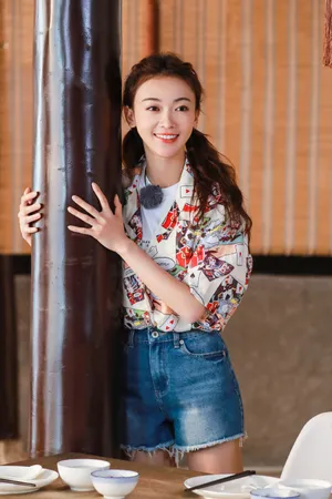 吴谨言《青春环游记》俏丽图片_6