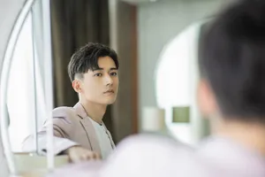 刘学义帅气儒雅西装写真图片_3