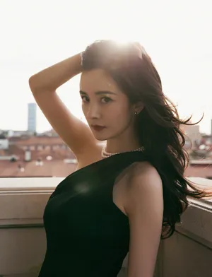 杨幂性感优雅写真图片