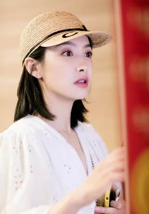 宋茜简约清爽机场图片_6