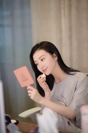 景甜甜美俏皮图片