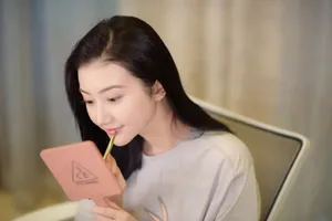 景甜甜美俏皮图片_8