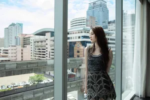 迪丽热巴俏丽灵动写真图片