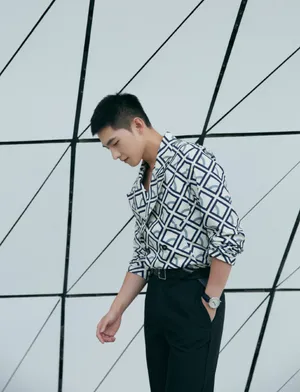 杨洋帅气格子衫写真图片_2