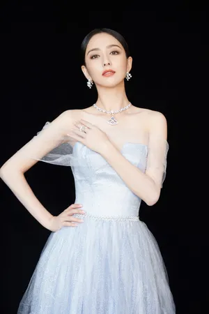 佟丽娅白裙优雅写真图片_7