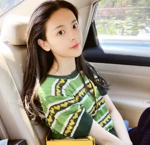 杨超越清纯俏皮自拍照图片_2