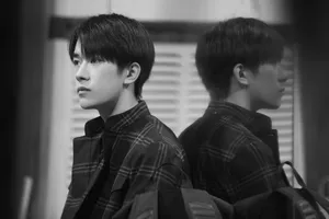 TFBOYS易烊千玺黑白帅气写真图片_3