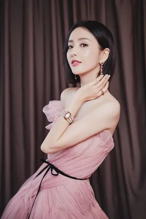 佟丽娅微博电影之夜性感写真图片