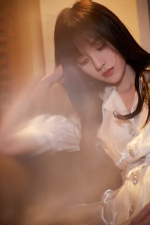 鞠婧祎朦胧光影梦幻写真图片