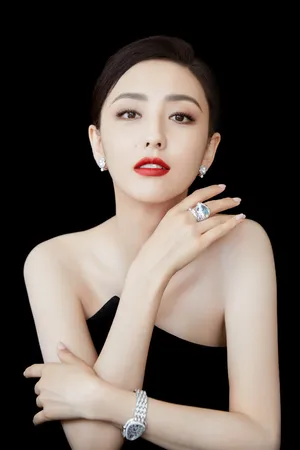 佟丽娅上海电影节高贵典雅写真图片_3
