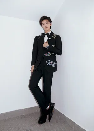 鹿晗微博之夜帅气图片_4