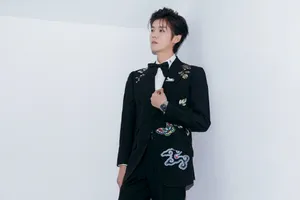 鹿晗微博之夜帅气图片_5