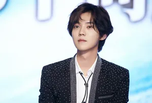 鹿晗微博之夜帅气图片_12