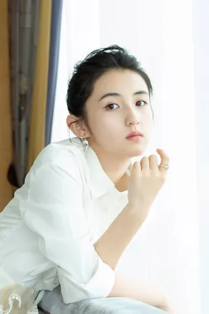 张子枫白皙小清新写真图片_2