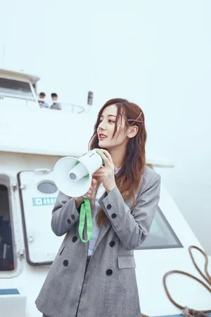 迪丽热巴攻气十足西装剧照图片_7