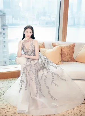 关晓彤清新甜美图片_2