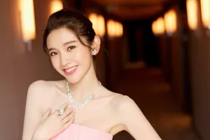 唐艺昕上海电影节优雅写真图片