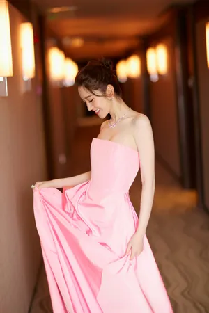 唐艺昕上海电影节优雅写真图片_6