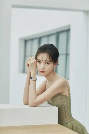 李一桐上海电影节清新写真图片