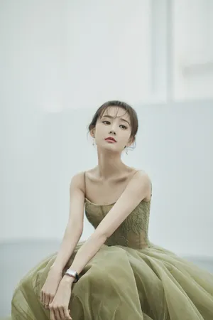 李一桐上海电影节清新写真图片