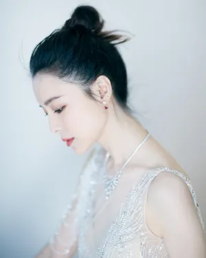 张静初上海电影节成熟知性写真图片_2