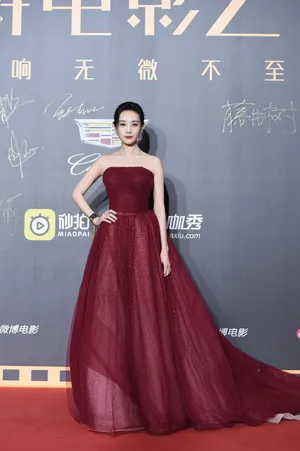 李一桐微博电影之夜性感图片_2