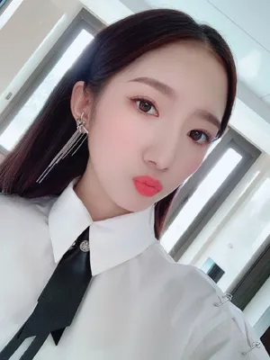 孟美岐电影微博之夜性感图片_1