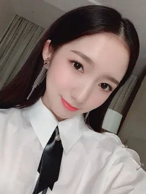 孟美岐电影微博之夜性感图片_3