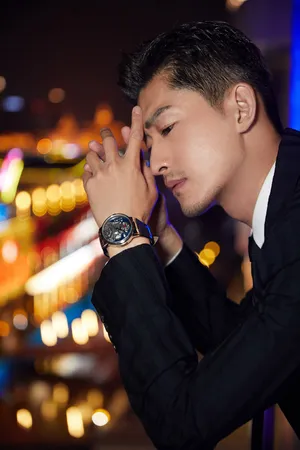 张翰儒雅迷人西装写真图片_2