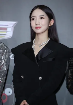 火箭少女101微博电影之夜红毯照图片