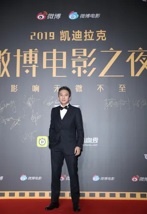 邓超条纹西装帅气红毯照图片_5